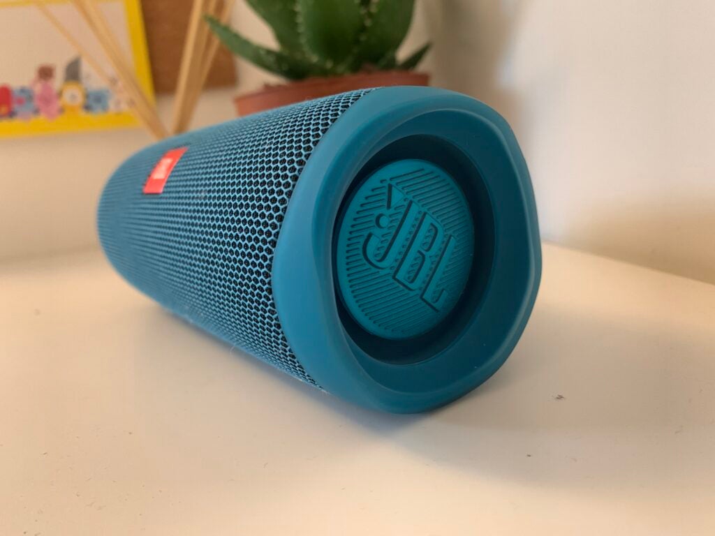 Extremo con logotipo JBL Flip 5