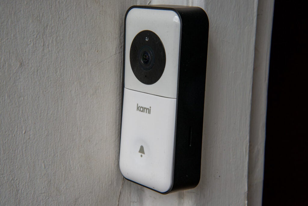 Cámara de timbre Kami instalada