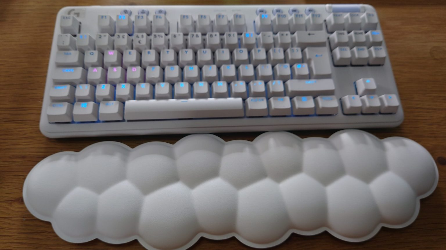 1662512178 Revision de Logitech G715