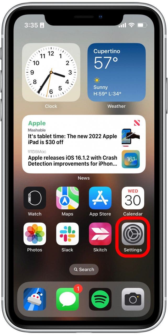 Con sus AirPods conectados a su iPhone, abra la aplicación Configuración.