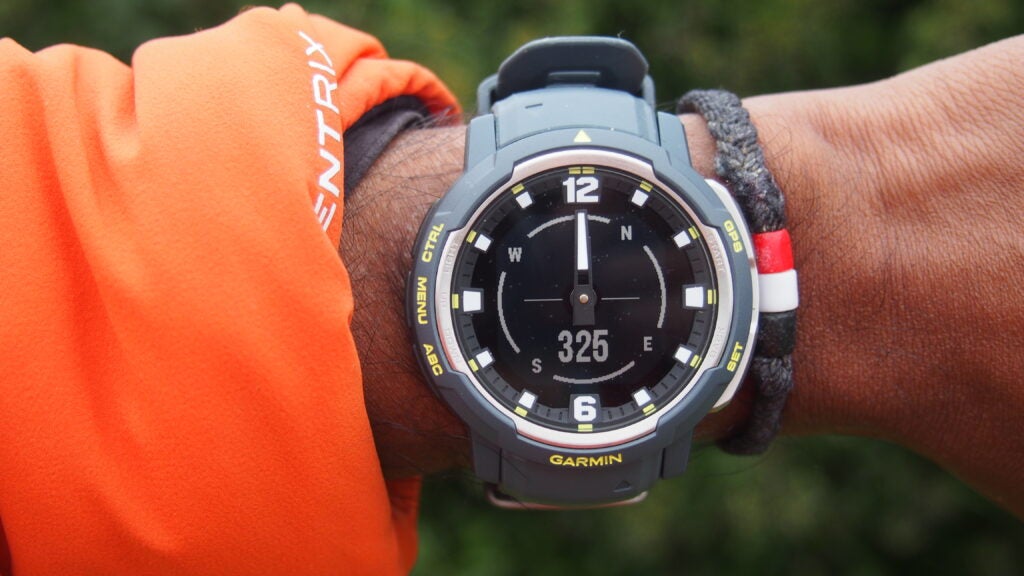 Brújula cruzada Garmin Instinct
