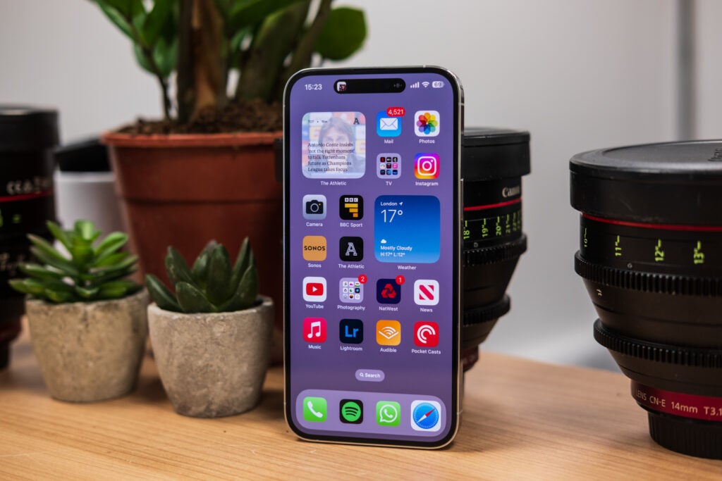 La pantalla de inicio del iPhone 14 Pro Max