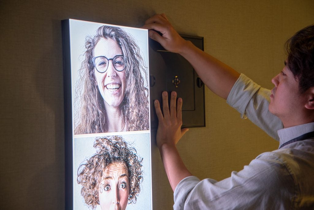 Samsung MicroLED CES 2019 construyendo una pantalla usando módulos