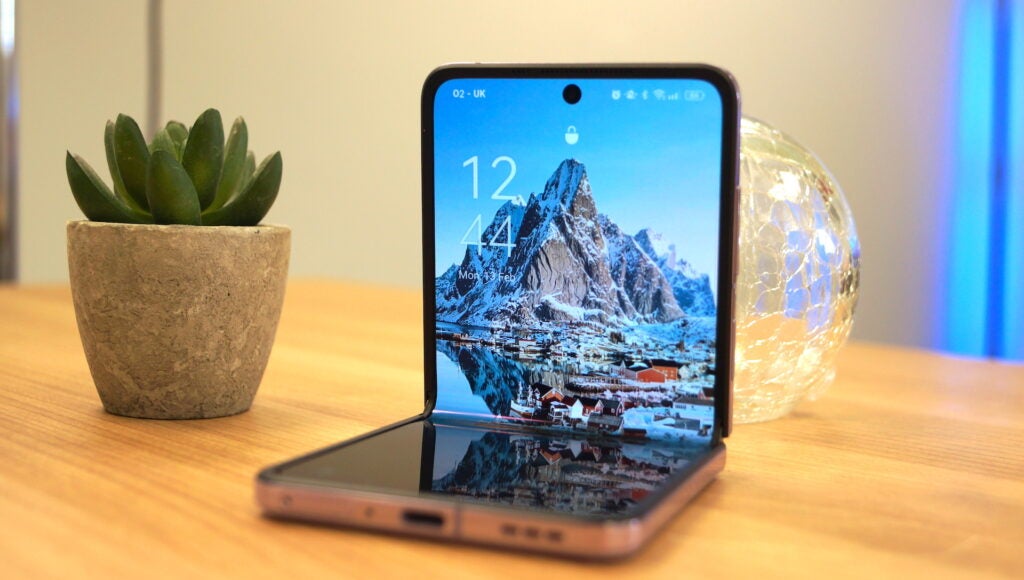 Oppo Find N2 Flip plegado
