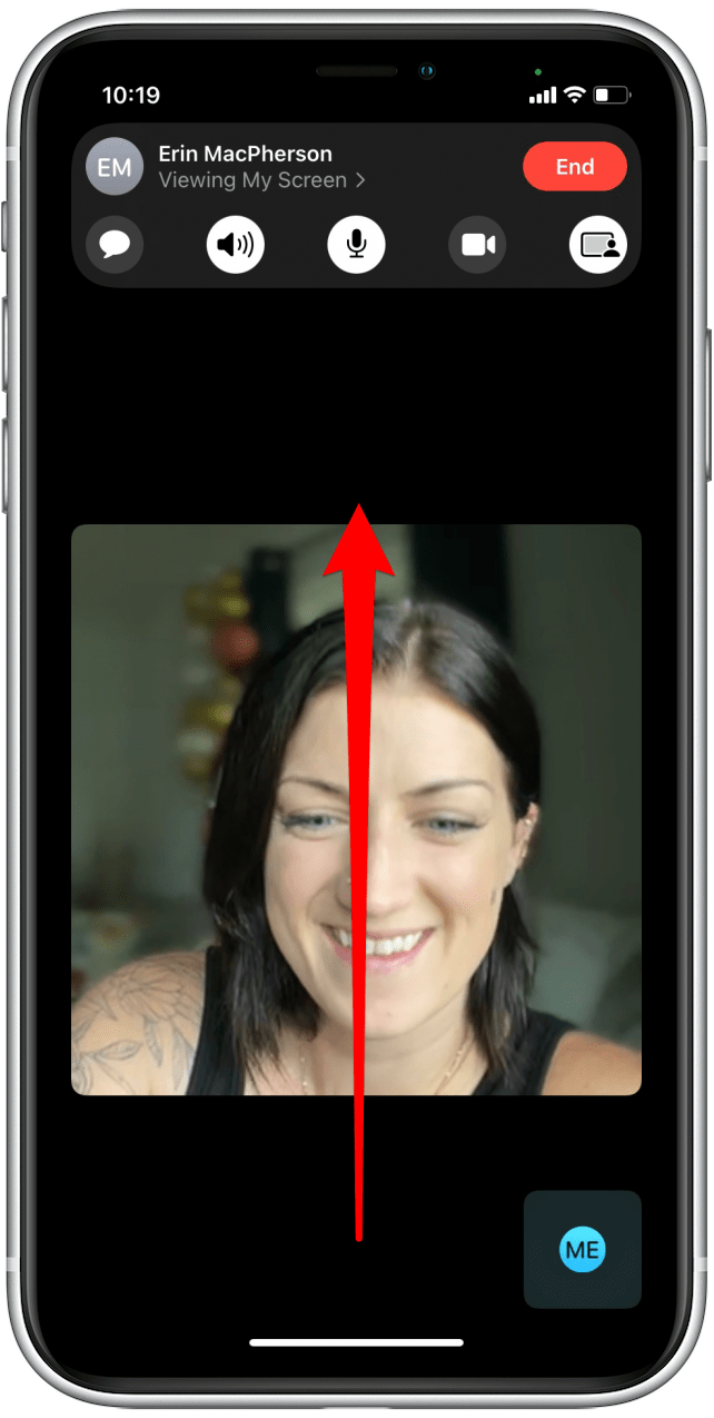 Desliza hacia arriba para minimizar la llamada de FaceTime.