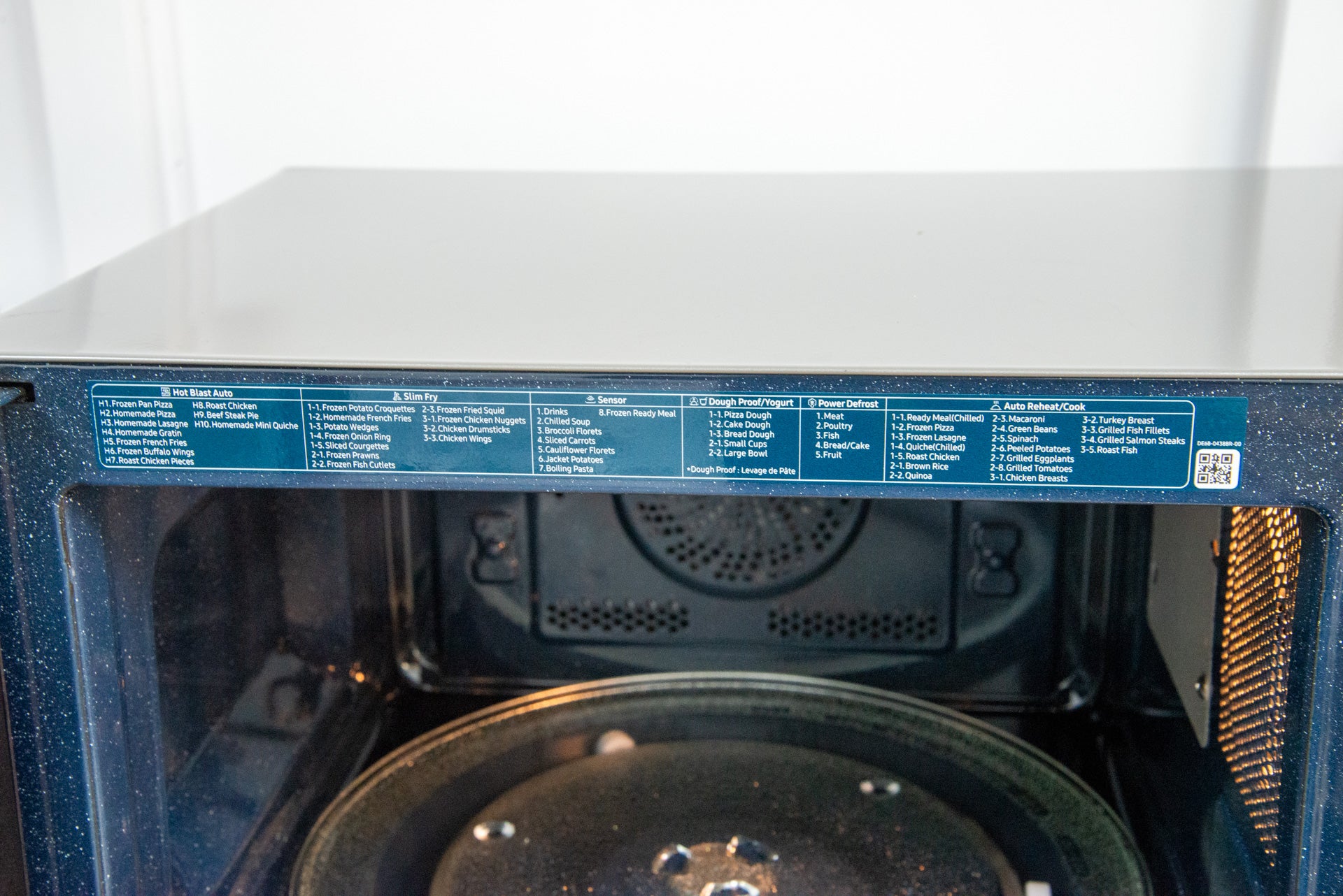 Horno de convección Samsung Easy View con tecnología HotBlast MC28M6075CS programas automáticos
