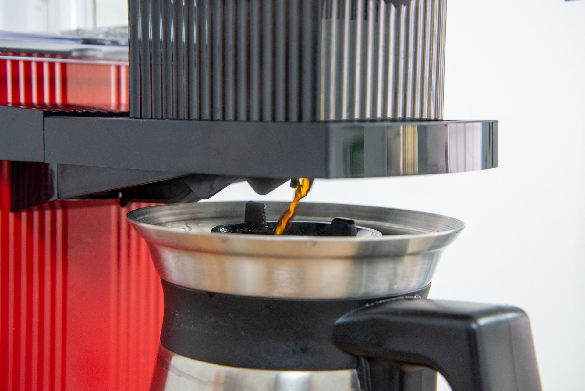 Moccamaster KBGT sirviendo café