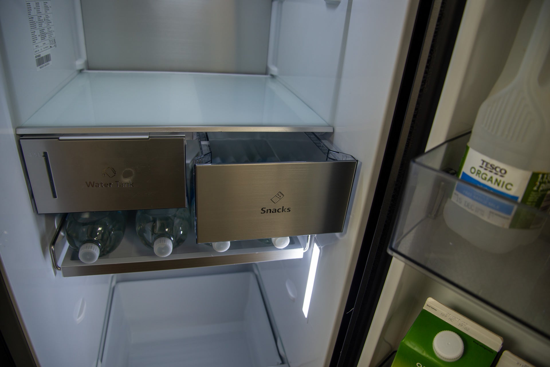 Caja de refrigerios Hisense RS818N4TFE