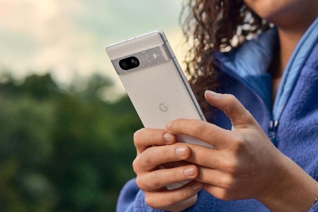 Google Pixel 7a en la nieve