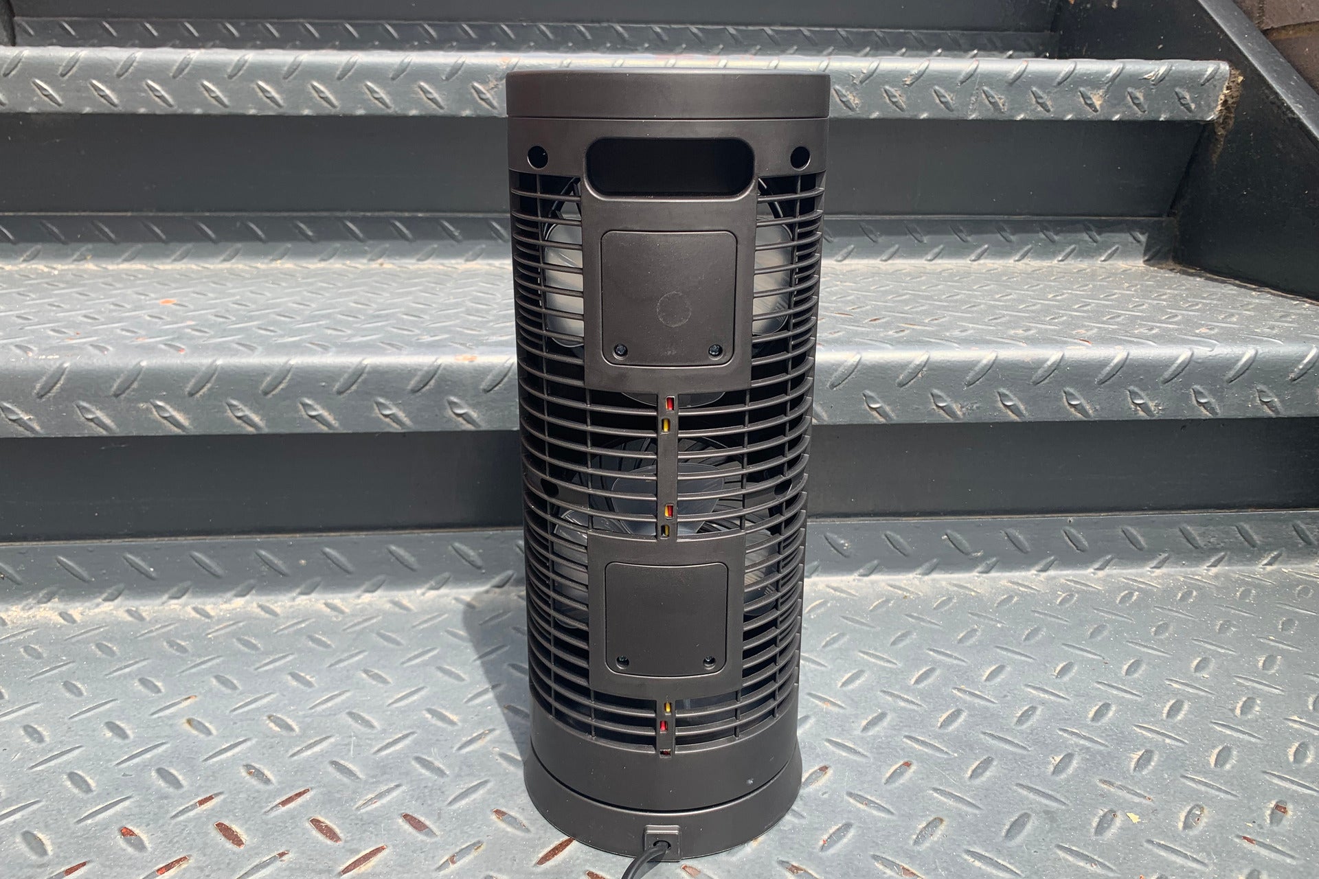 Parte trasera del ventilador de torre oscilante dual Dr. Prepare de 13 pulgadas