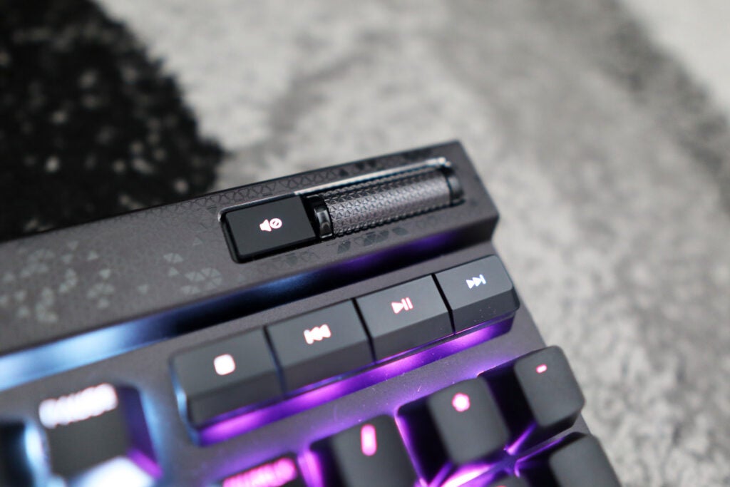 Controles multimedia - Corsair K70 Max