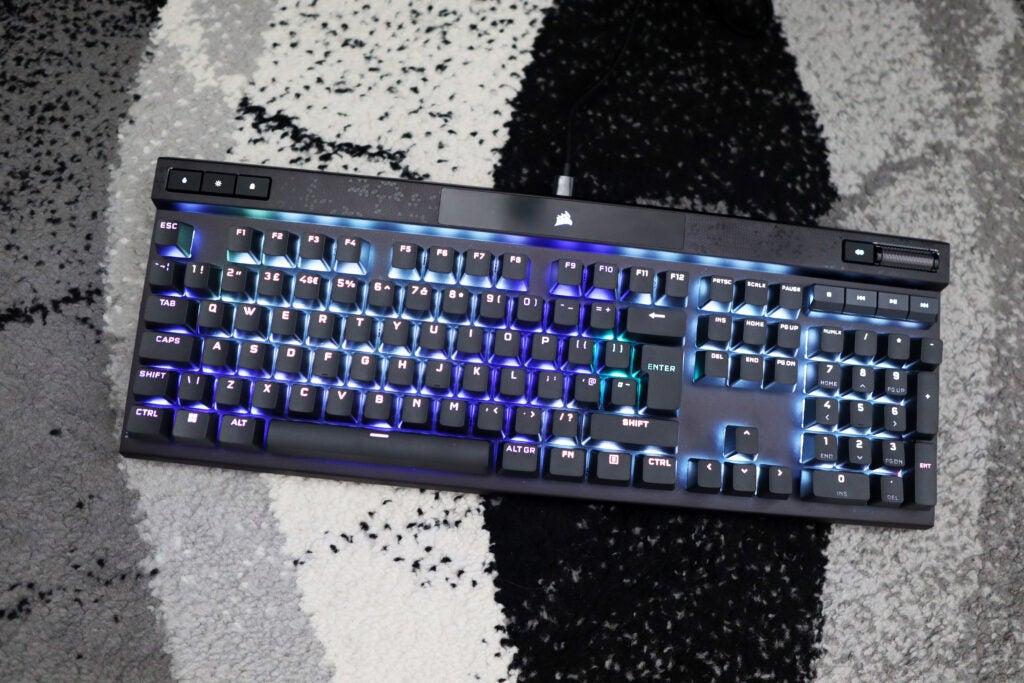 Delantero - Corsair K70 Max