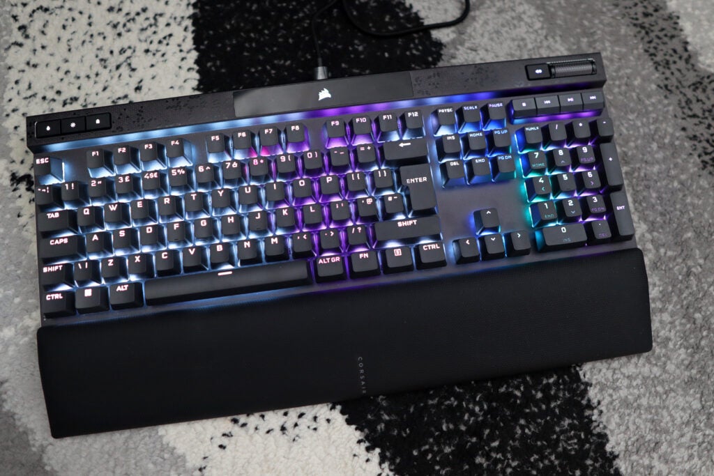 Delantero con reposamuñecas - Corsair K70 Max