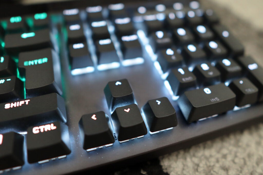 Grupo de navegación - Corsair K70 Max