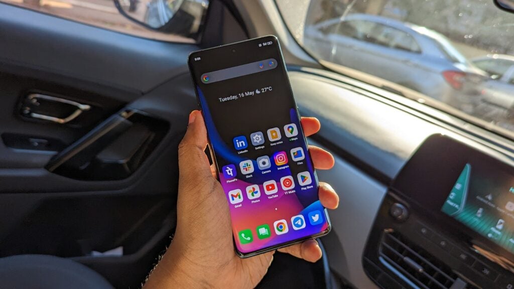 Oppo Find X6 Pro en la mano