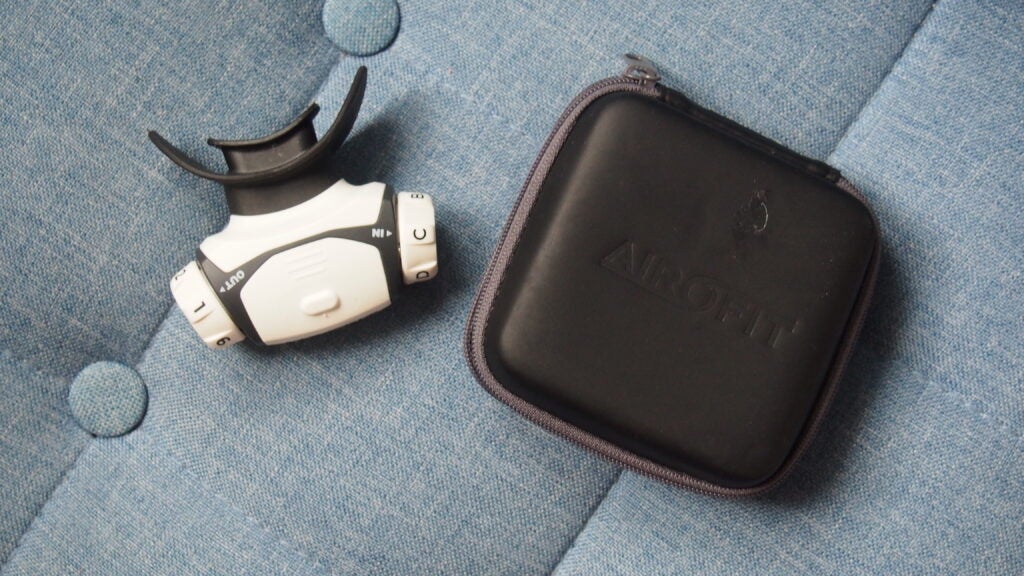 El Airofit Pro 2.0 viene con un práctico estuche de viaje que facilita llevarlo contigo