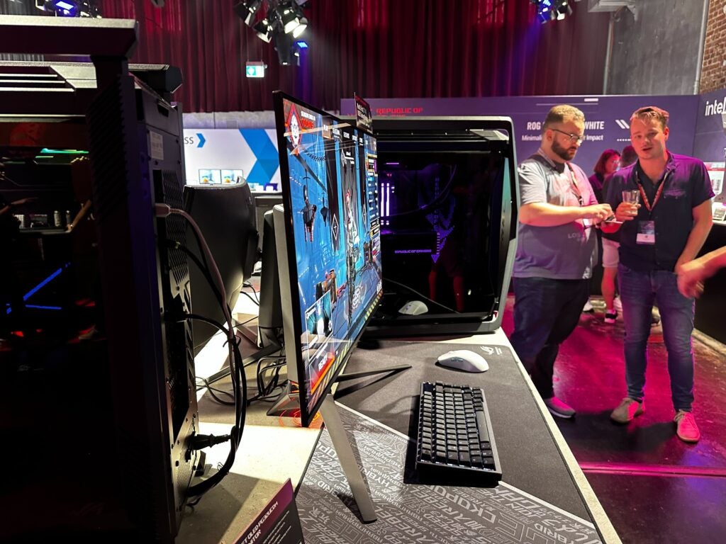Mostrando ángulos de visión de Asus ROG Swift OLED PG32UCDM
