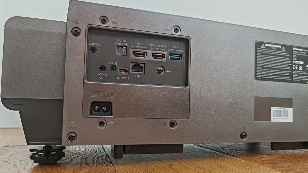 Conexiones traseras Hisense Px1 Pro