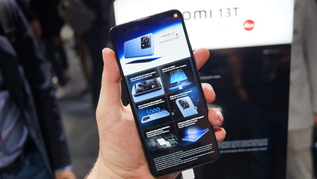 Xiaomi 13T en la mano
