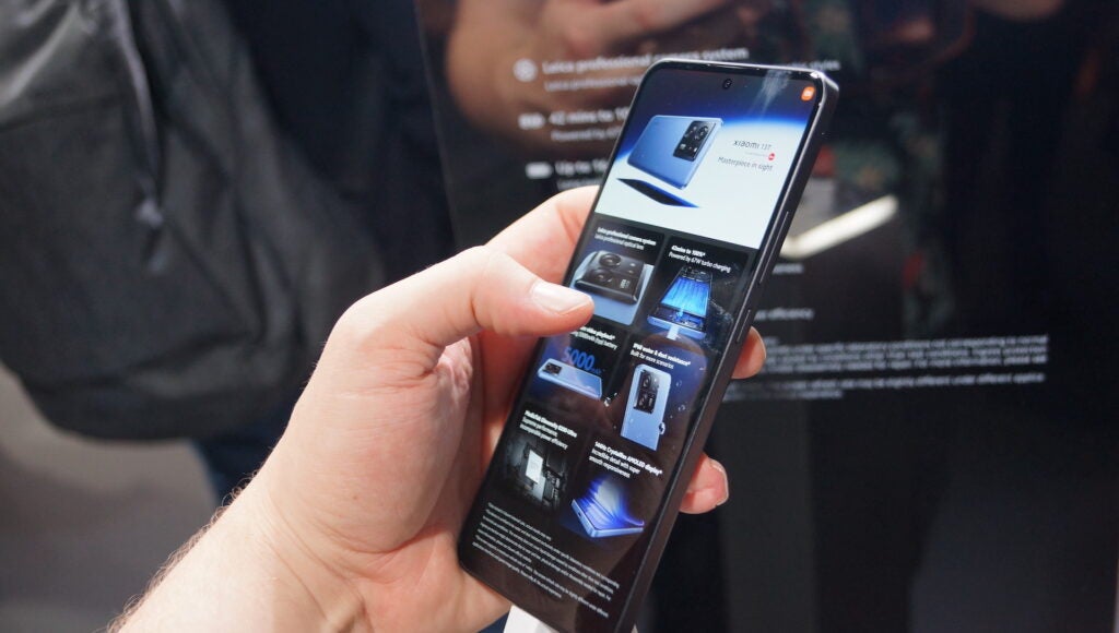 Xiaomi 13T en la mano