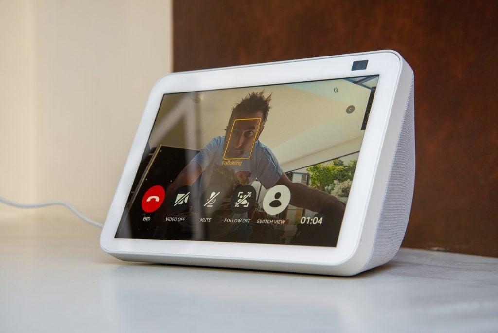 La nueva cámara del Amazon Echo Show 8 (2.ª generación) en acción