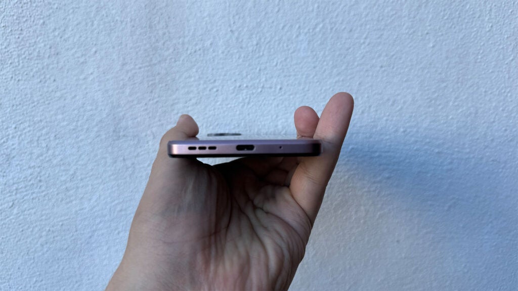 Moto G13 en mano
