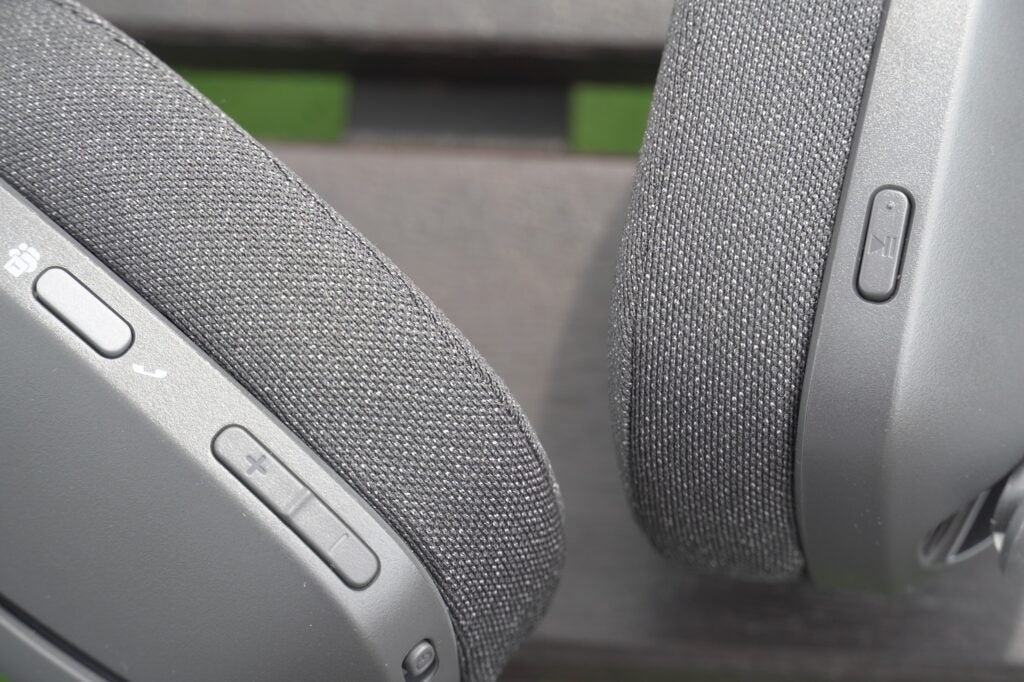 Disposición de los botones inalámbricos Logitech Zone Vibe