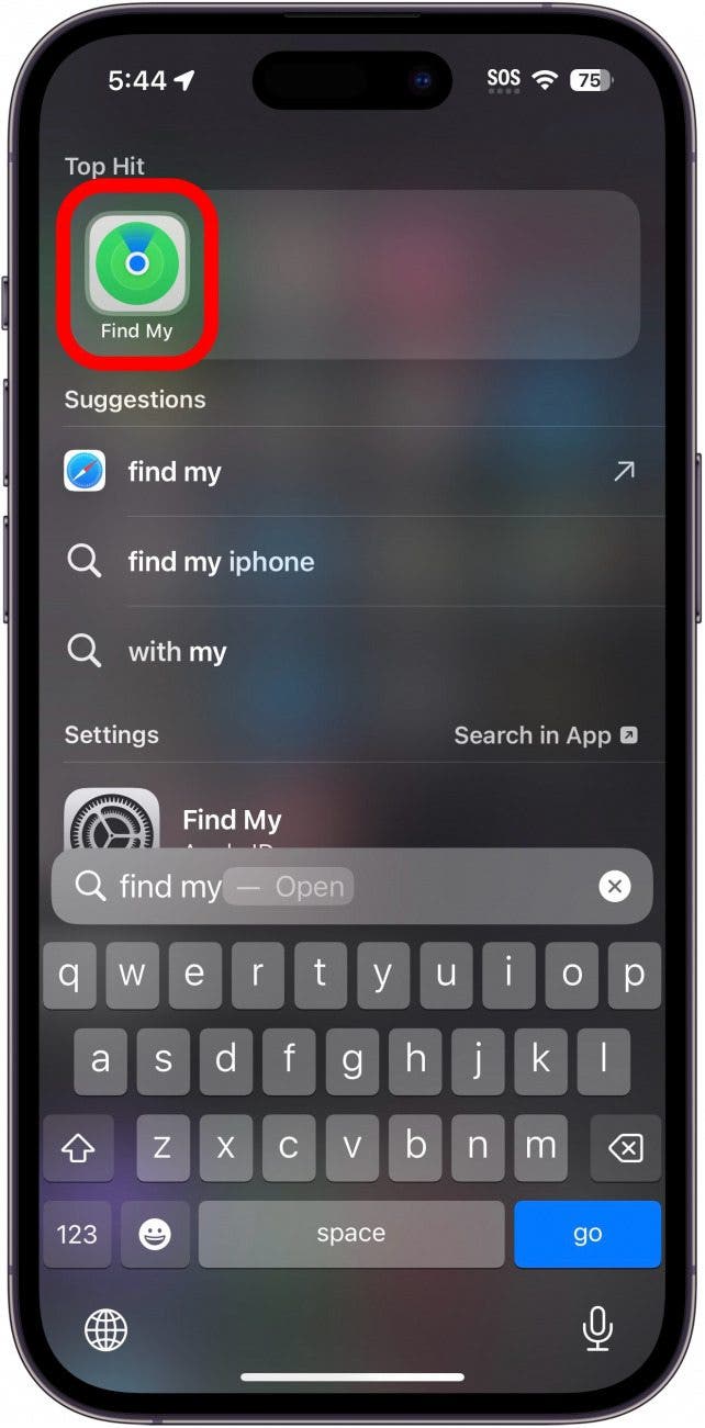 Búsqueda destacada de iPhone con encontrar mi aplicación en un círculo rojo