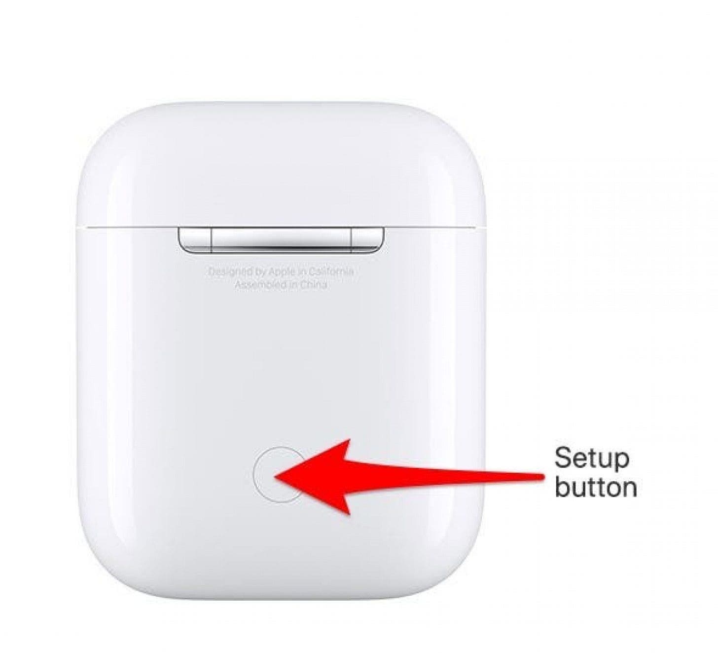 Mantenga presionado el botón Configuración en la parte posterior del estuche de los AirPods.