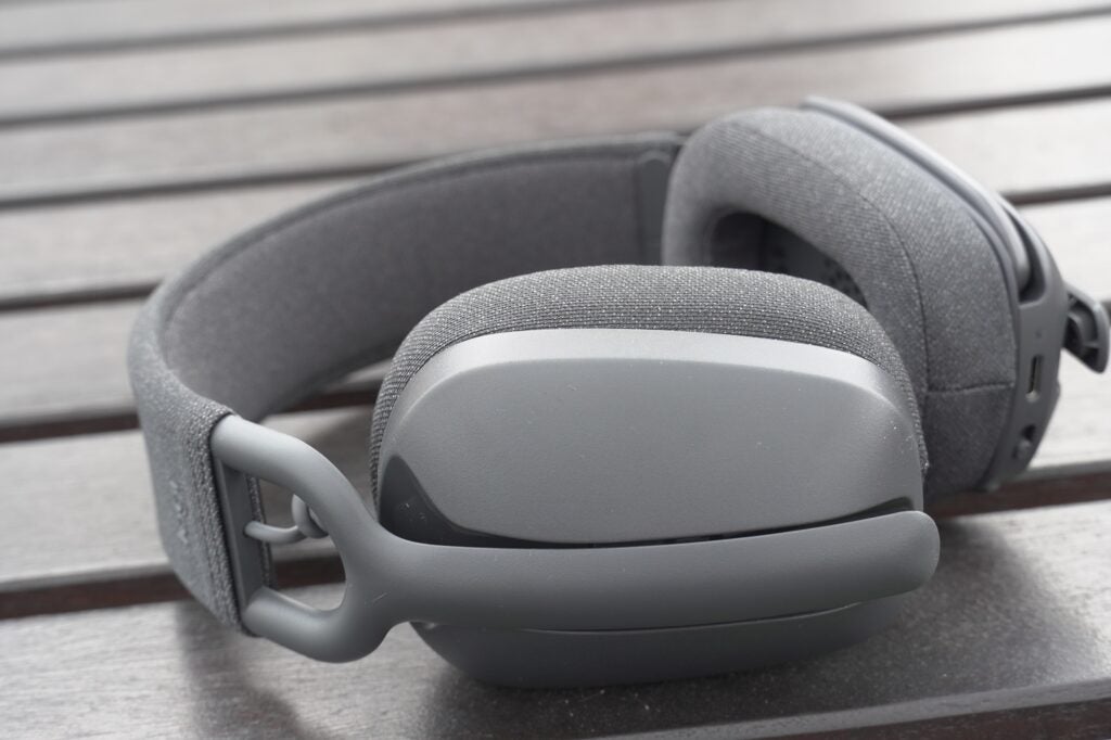 Logitech Zone Vibe Wireless en la mesa
