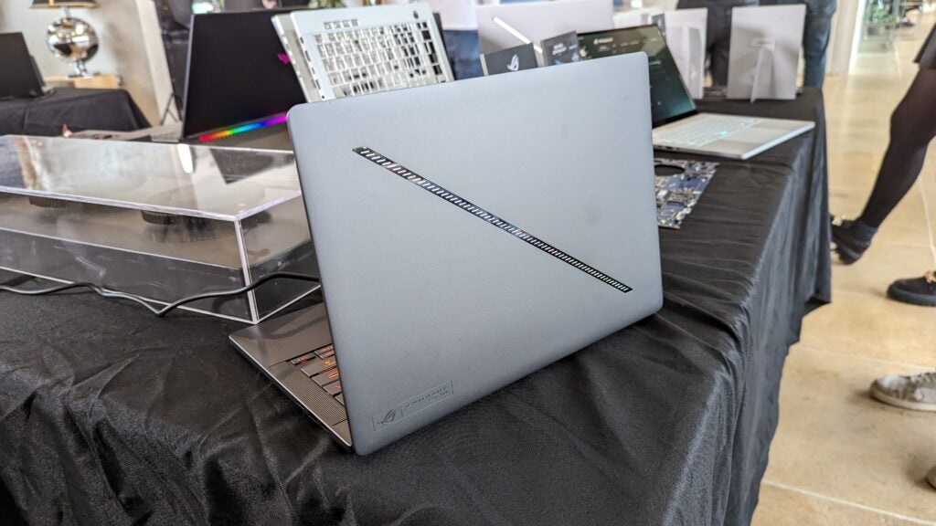Tapa del Asus ROG Zephyrus G14 (2024)