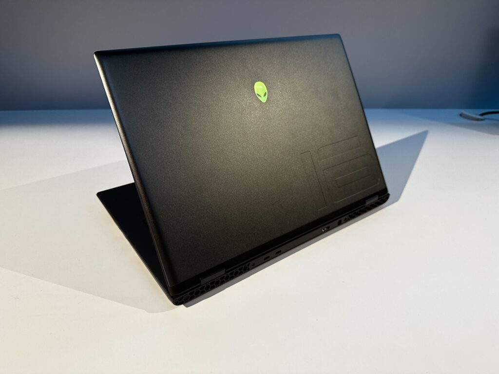 Alienware M16 R2