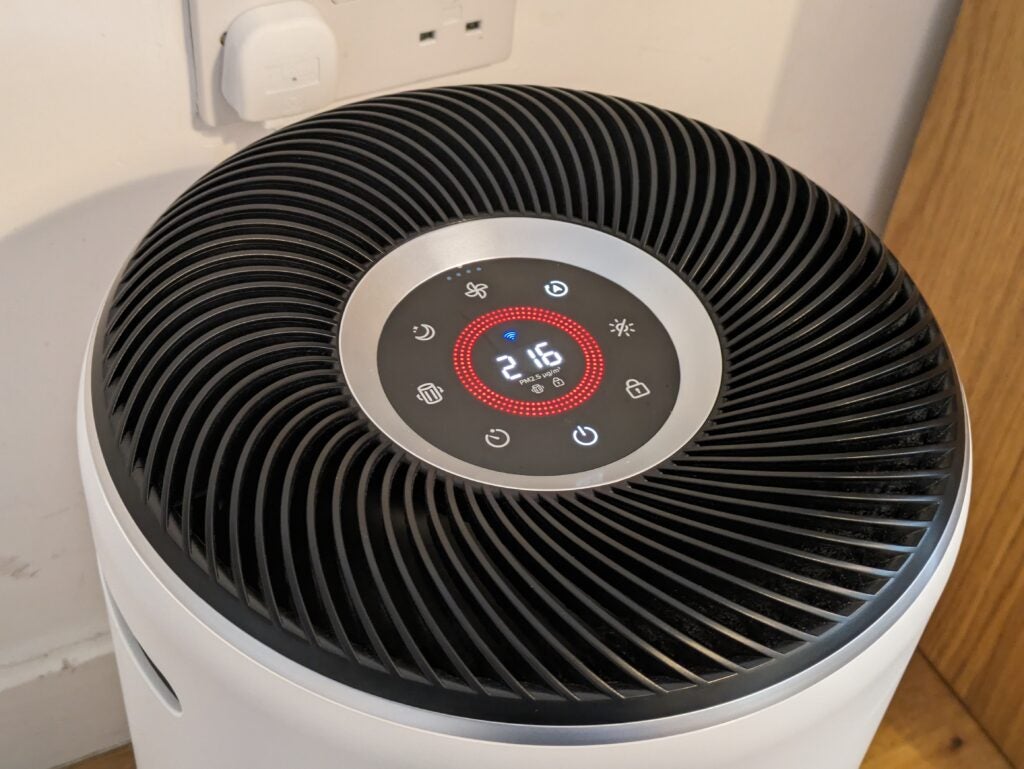 Vista del panel superior, que muestra una lectura de PM2,5 de 216