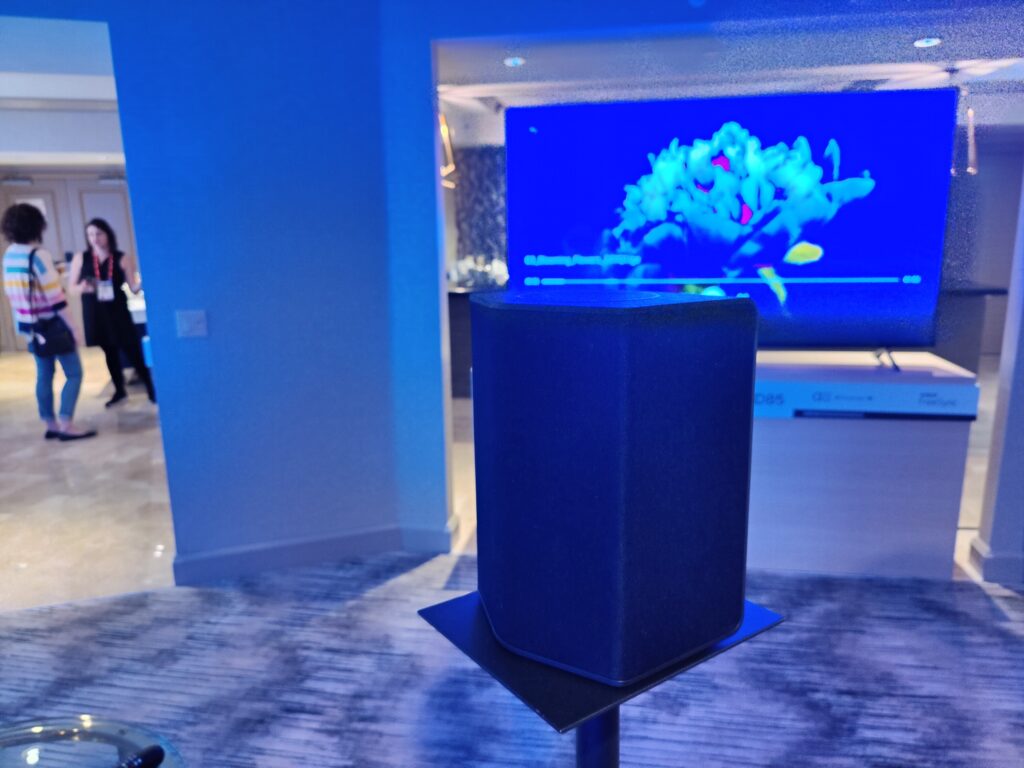 Altavoces traseros de la barra de sonido LG OLED65G4
