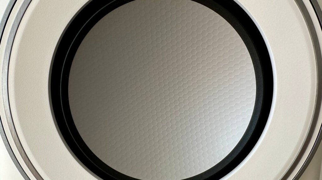 Primer plano del controlador Monitor Audio Platinum 100 3G