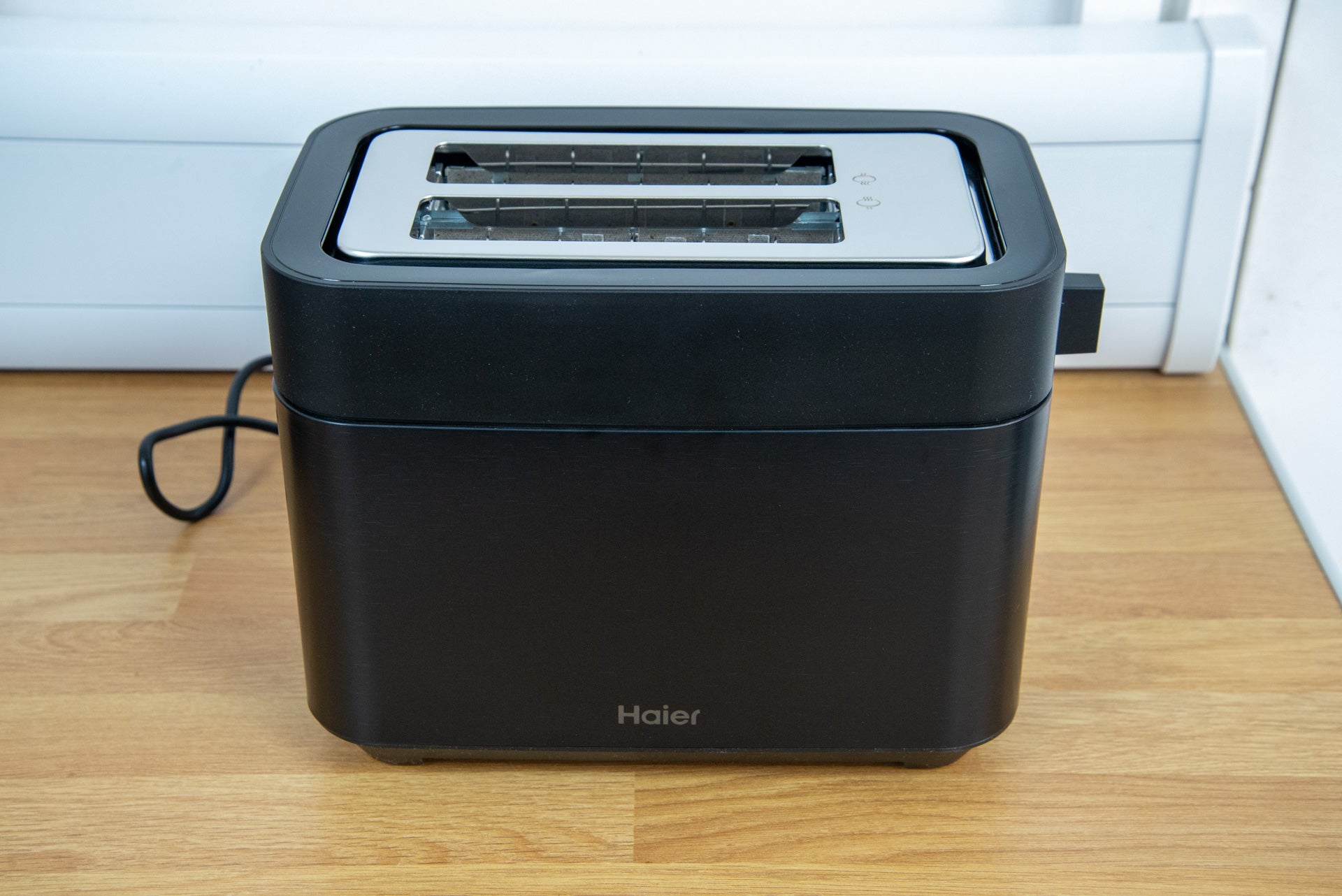 Vista lateral de la tostadora Haier I-Master Series 5 2 rebanadas