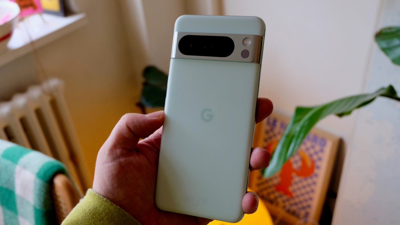 1706634795 534 En imagenes el nuevo tono Pixel 8 Pro Mint de