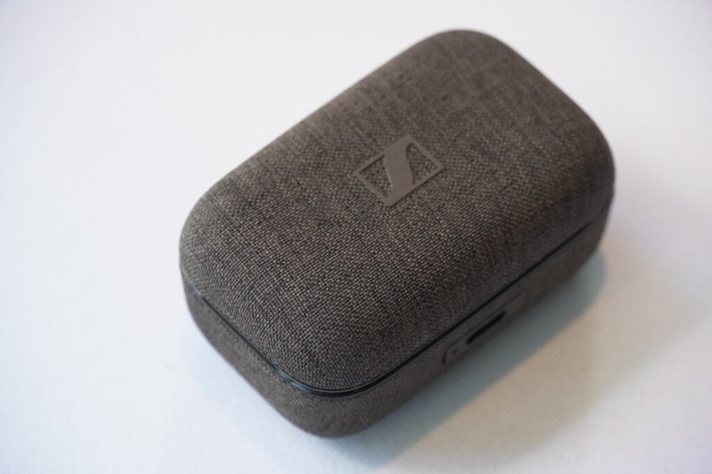 Estuche de carga Sennheiser Momentum True Wireless 4