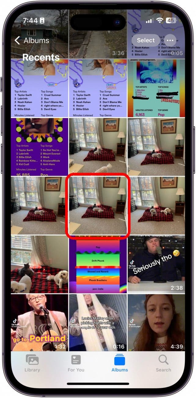 ¿Cómo puedo recortar fotos en mi iPhone?