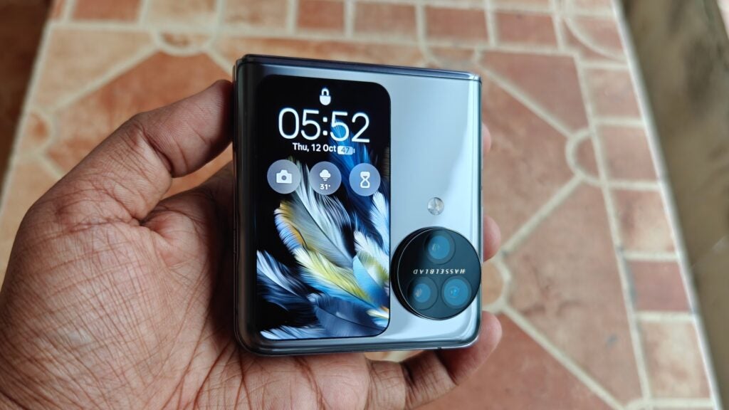 Oppo Find N3 Flip en la mano