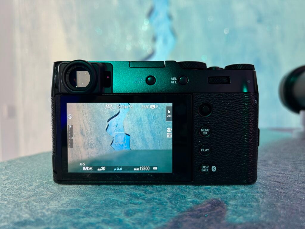 Fujifilm X100VI atrás