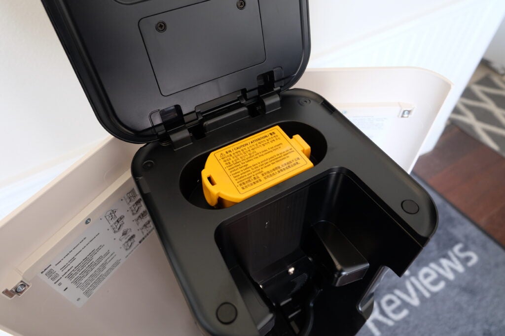 Batería de aspiradora tipo varilla inalámbrica con vaciado automático todo en uno LG CordZero