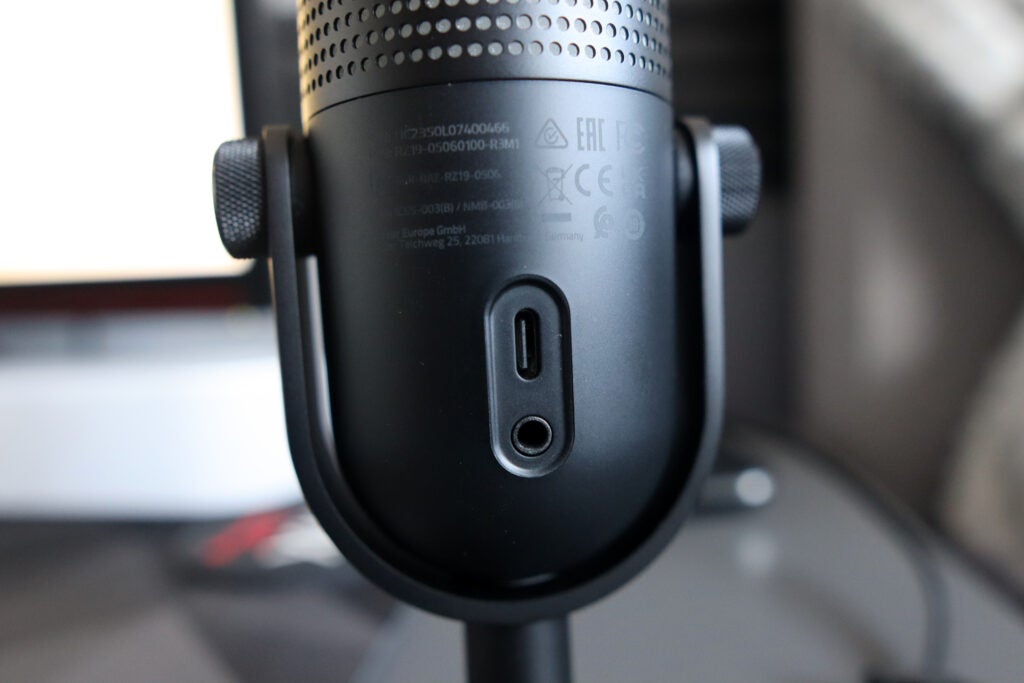 Puerto USB-C - Razer Seiren V3 Chroma