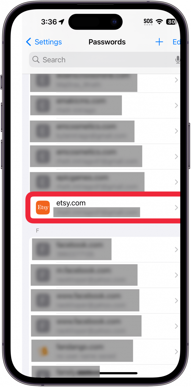 Contraseñas de iPhone con cuenta de etsy en un círculo rojo.