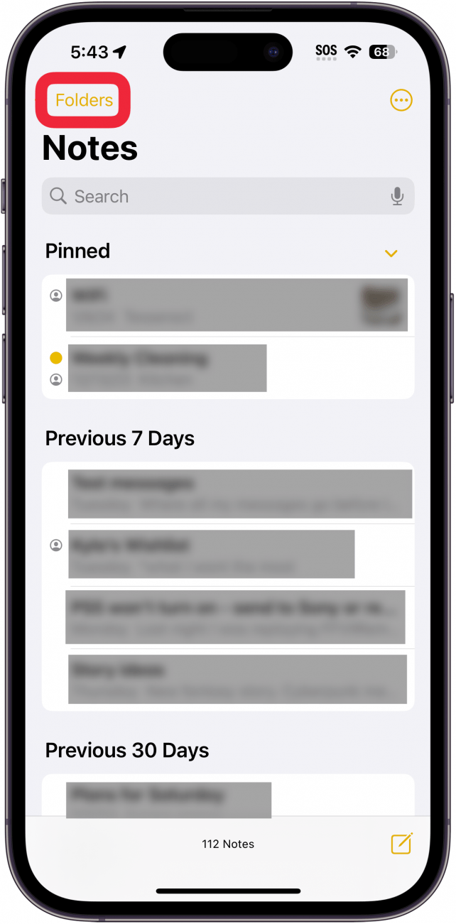 aplicación de notas de iPhone con el botón de carpetas rodeado en rojo