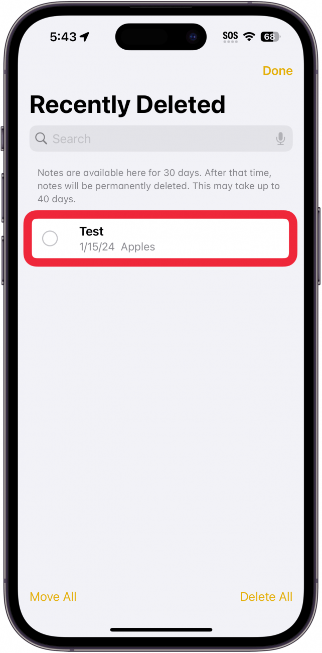Carpeta de notas eliminadas recientemente del iPhone con un cuadro rojo alrededor de una nota eliminada.