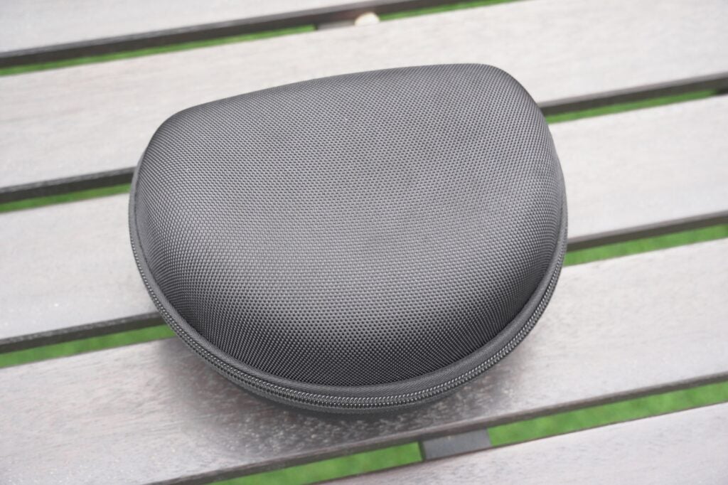Estuche de transporte Monoprice con controlador dual Bluetooth ANC