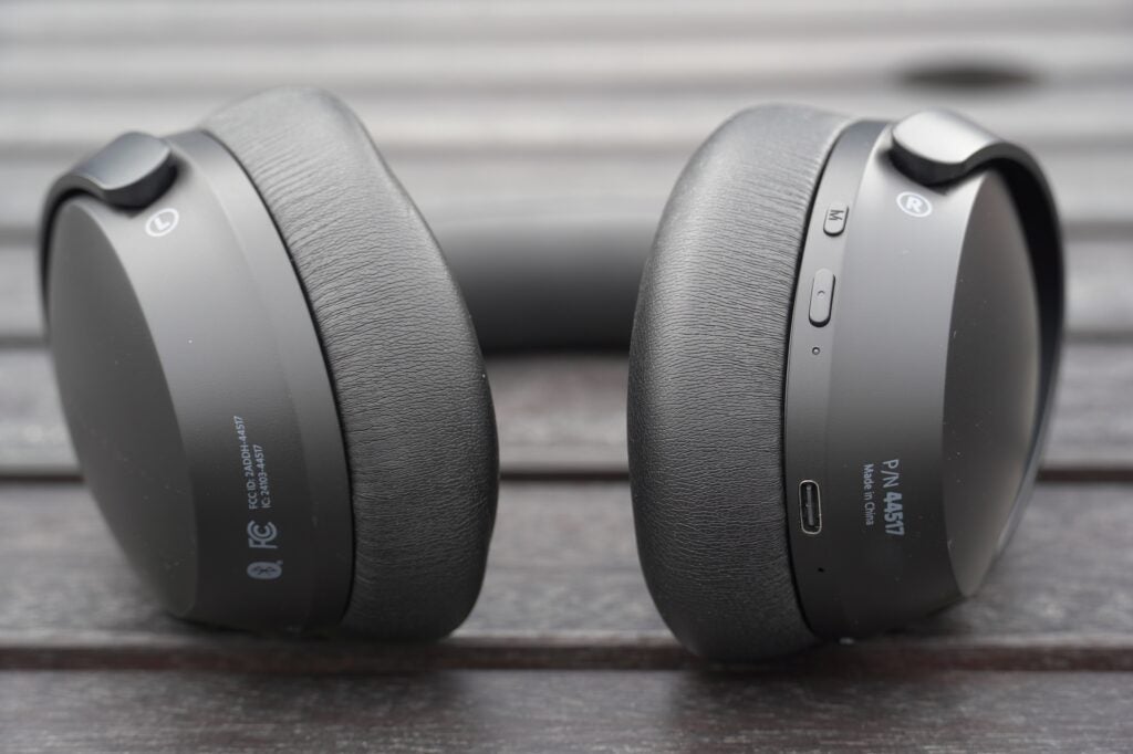 Diseño de auricular Monoprice Dual Driver Bluetooth ANC