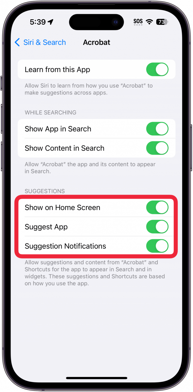 Siri y configuración de búsqueda para Adobe Acrobat con un cuadro rojo alrededor para alternar sugerencias