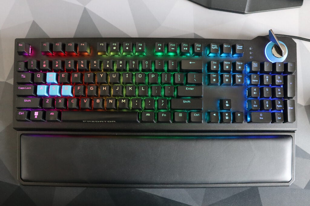 Perfil Con Reposamuñecas - Acer Predator Aethon 700
